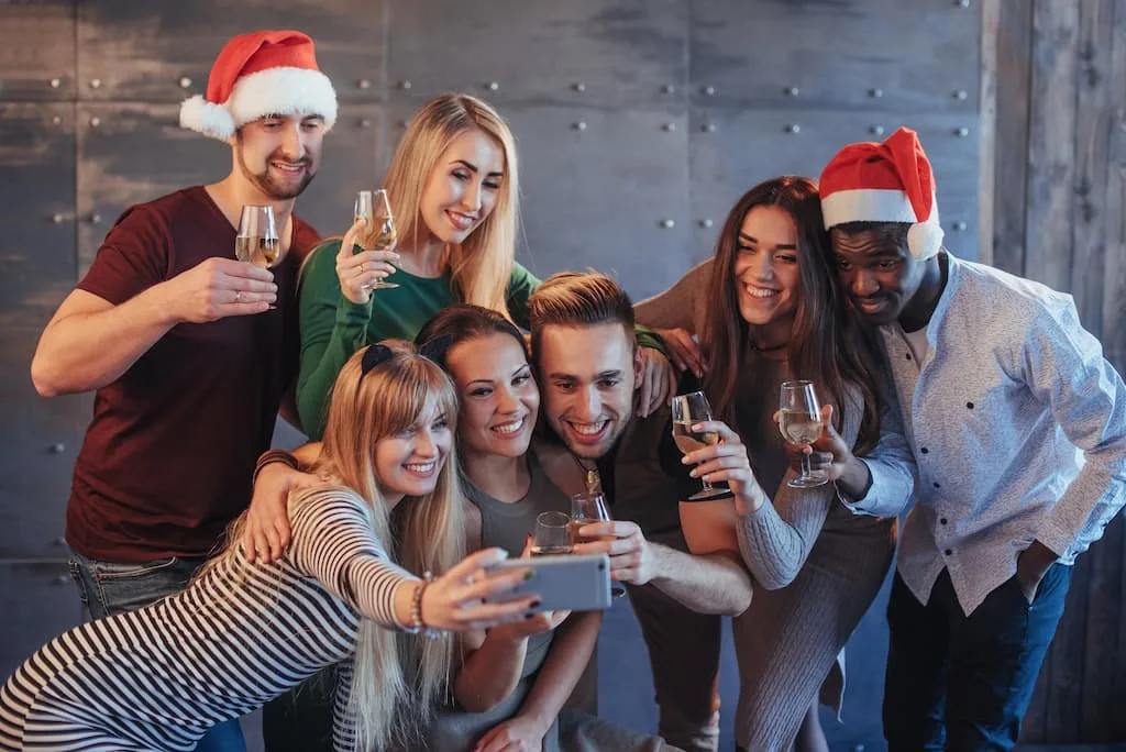 Meet new friends in pub crawls in Nashville while having a blast time!