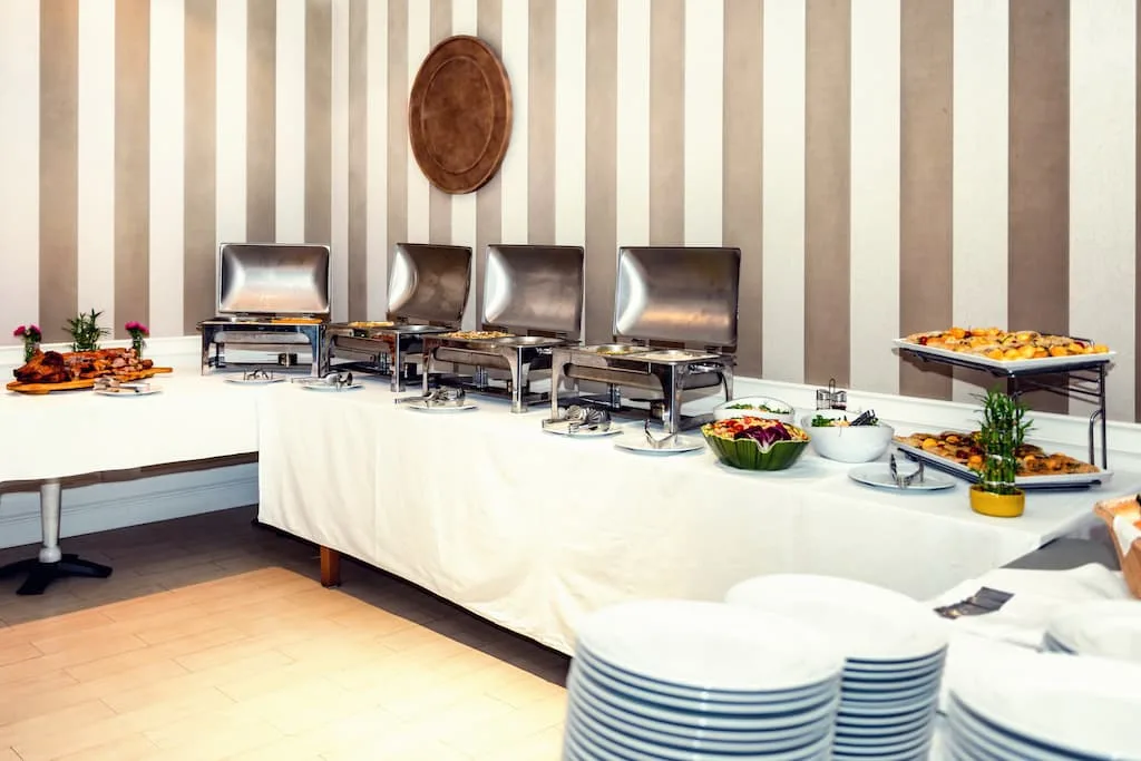 Catering Types: Lunch Catering - Catering Food and Drink Supplies