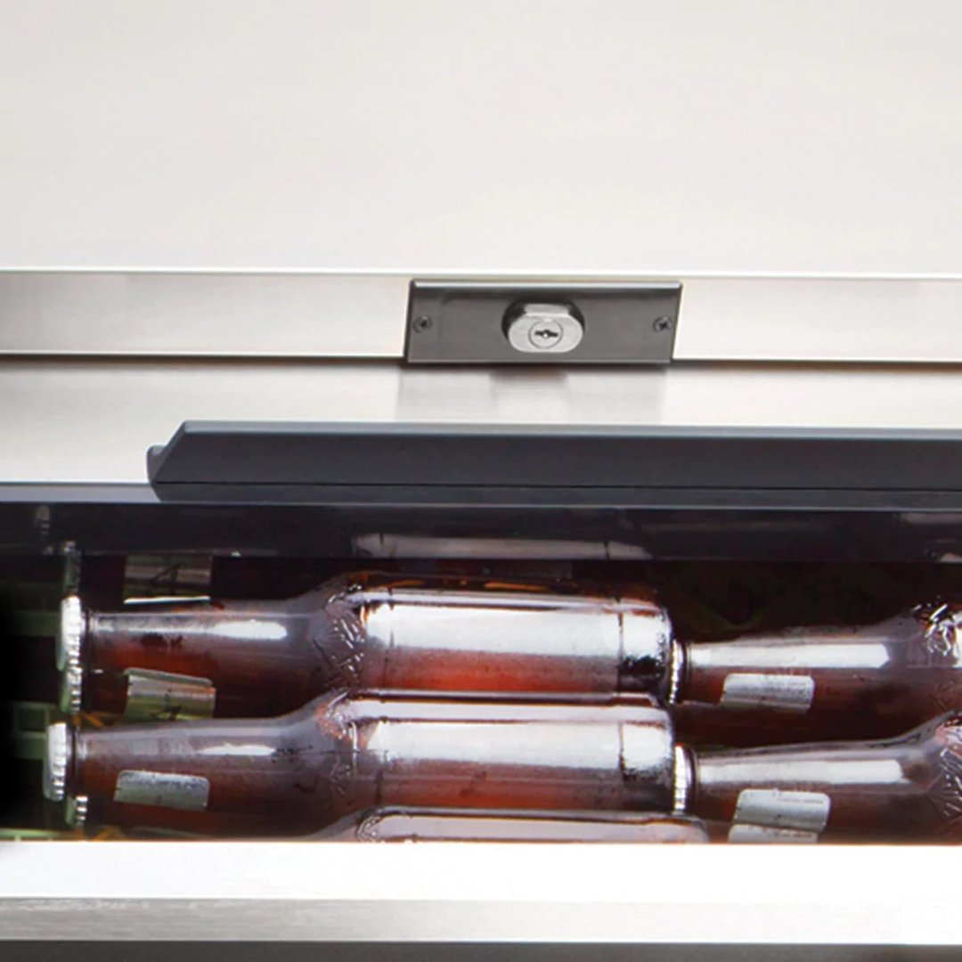 Maxx Cold MXCR50BHC 49" X-Series Bottle Cooler w/ 14.0 cu. ft., Side-Mounted Compressor